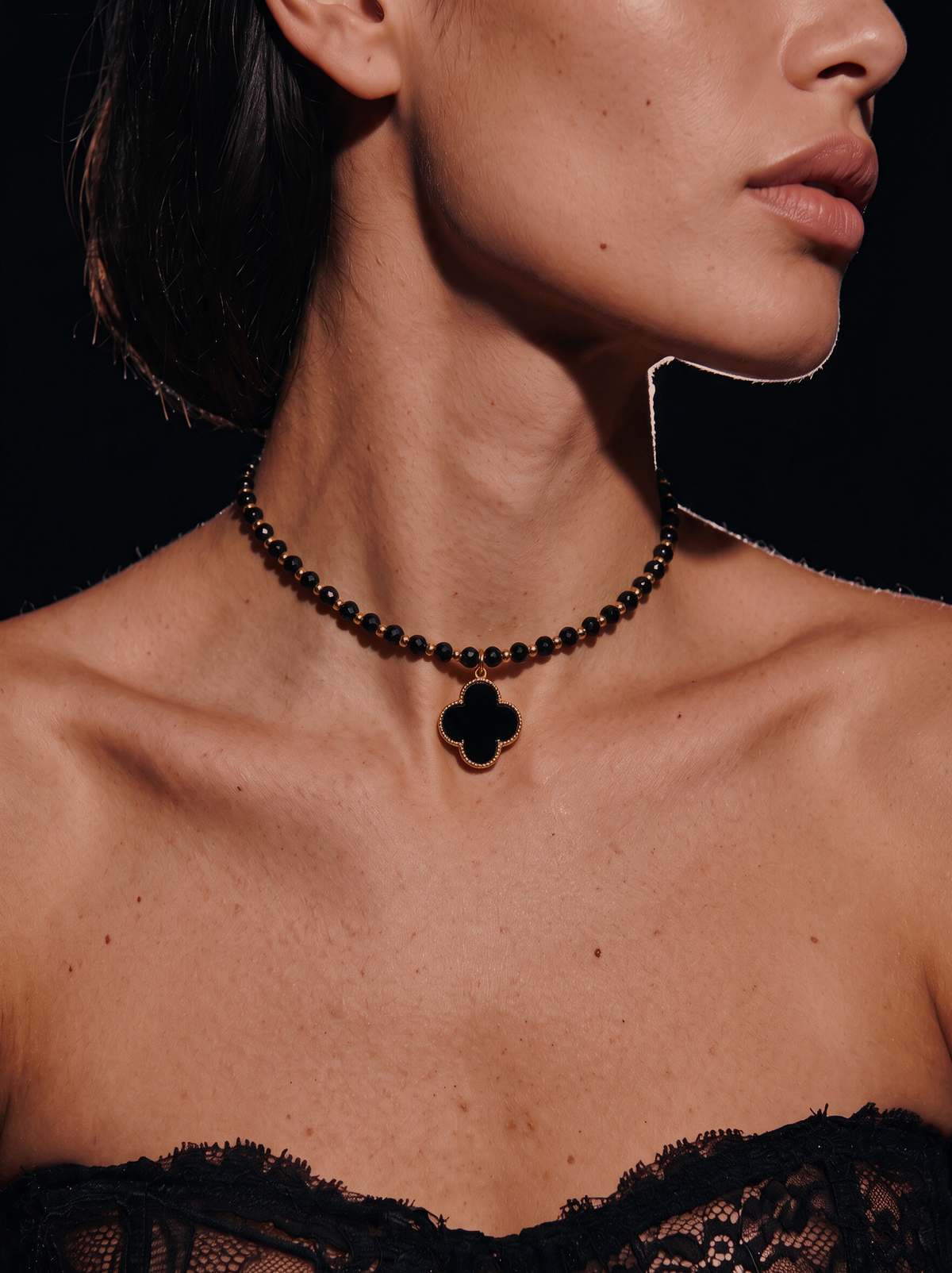 BLACK choker